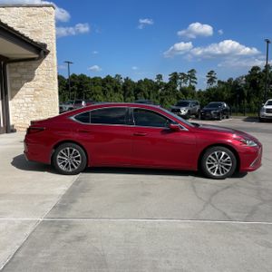 صورة 10 لـ 2022 Lexus ES 350 BASE