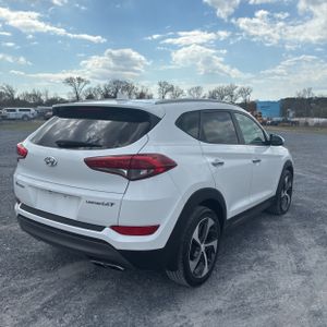HYUNDAI TUCSON LIMITED - 8