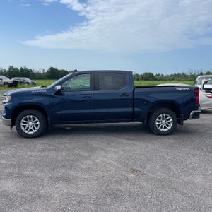 2023 Chevrolet SILVERADO 1500 LT 照片 3