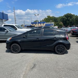 2012 Toyota PRIUS C TWO — фото 3