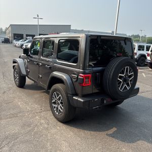 صورة 5 لـ 2025 JEEP WRANGLER SAHARA
