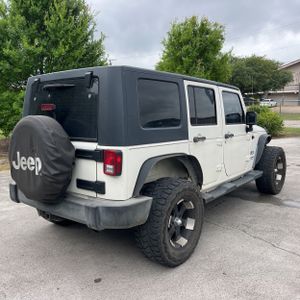 JEEP WRANGLER UNLIMITED X - 8