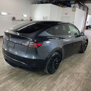 TESLA MODEL Y LONG RANGE - 8