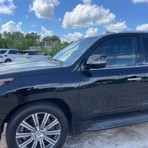صورة 2 لـ 2017 Lexus LX 570 BASE