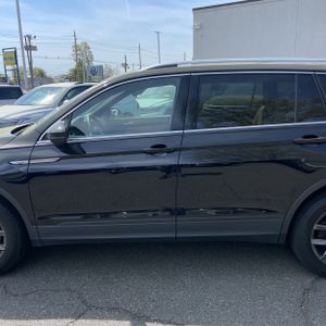 VOLKSWAGEN TIGUAN SE - 4