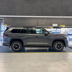 صورة 10 لـ 2026 Toyota SEQUOIA SR5