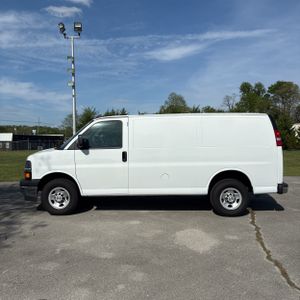 CHEVROLET EXPRESS 2500 - 3