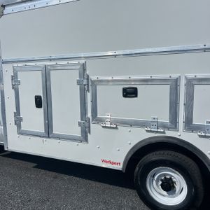 FORD E-350 CUTAWAY - 6