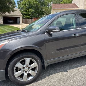 2016 Chevrolet TRAVERSE LT — фото 2
