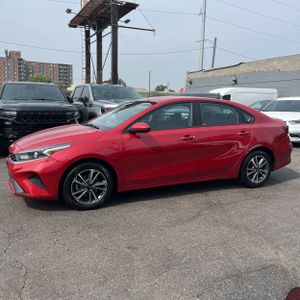 2023 KIA FORTE LXS photo 3