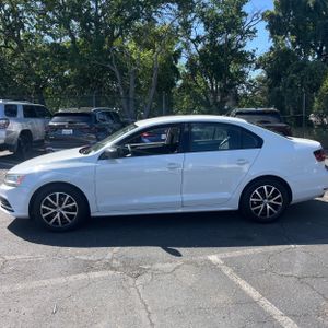 VOLKSWAGEN JETTA 1.4T SE - 3