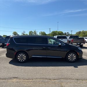 CHRYSLER PACIFICA HYBRID LIMITED - 10