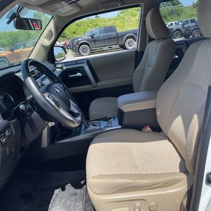 2014 Toyota 4RUNNER SR5 thumbnail 32