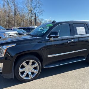 CADILLAC ESCALADE LUXURY - 2