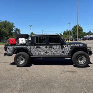 صورة 10 لـ 2024 JEEP GLADIATOR WILLYS