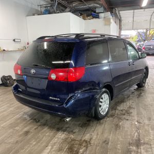 TOYOTA SIENNA - 8