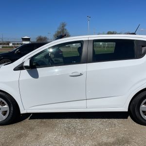 CHEVROLET SONIC LS AUTO - 4