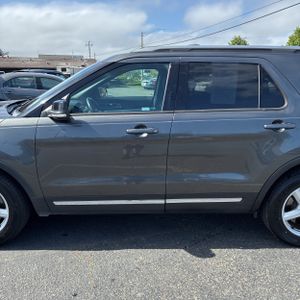 FORD EXPLORER XLT - 4