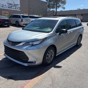 2023 Toyota SIENNA XLE 7-PASSENGER photo 1