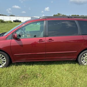 صورة 4 لـ 2010 Toyota SIENNA XLE