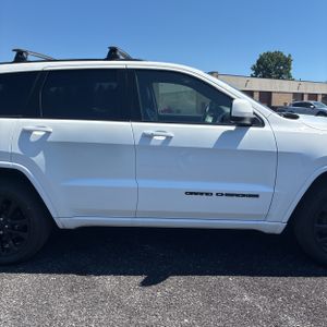 2021 JEEP GRAND CHEROKEE LAREDO X — миниатюра 11