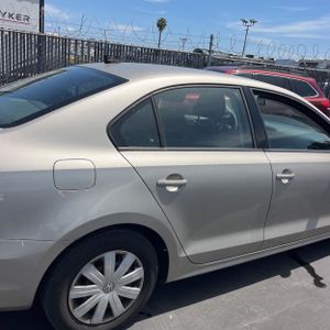 VOLKSWAGEN JETTA 2.0L S - 9