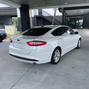 FORD FUSION SE - 7