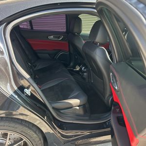 صورة 35 لـ 2021 ALFA Romeo GIULIA QUADRIFOGLIO RWD