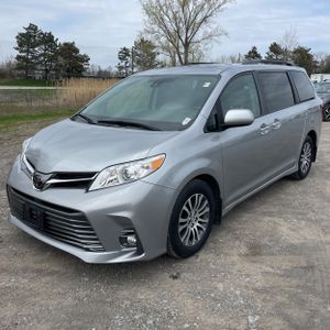 TOYOTA SIENNA - 1