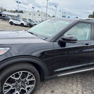 FORD EXPLORER PLATINUM - 2