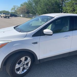 FORD ESCAPE SE - 2