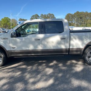 FORD F-150 KING RANCH - 3