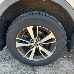 صورة 15 لـ 2016 Toyota RAV4 XLE