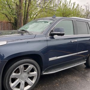 CADILLAC ESCALADE LUXURY - 2