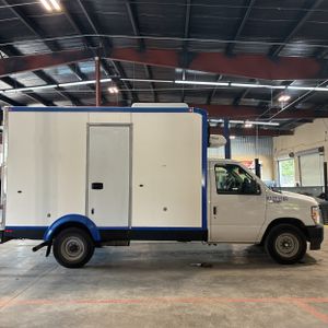 FORD E-350 CUTAWAY - 10