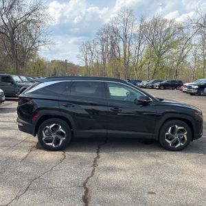 HYUNDAI TUCSON LIMITED - 10