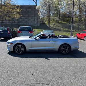 FORD MUSTANG ECOBOOST PREMIUM - 3