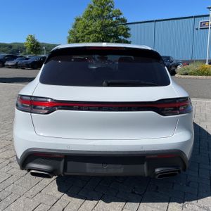 2022 Porsche MACAN BASE — фото 7