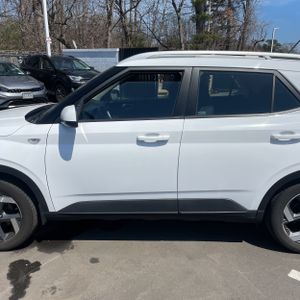 HYUNDAI VENUE SEL - 4