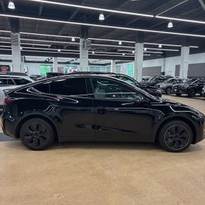 TESLA MODEL Y LONG RANGE - 10