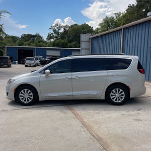 صورة 3 لـ 2017 Chrysler PACIFICA TOURING-L