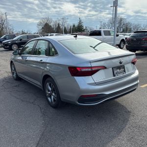 VOLKSWAGEN JETTA SE - 5