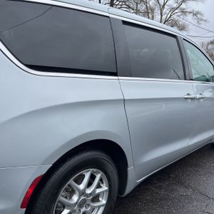 CHRYSLER PACIFICA TOURING L - 9