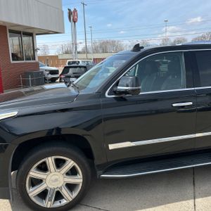 CADILLAC ESCALADE LUXURY - 2