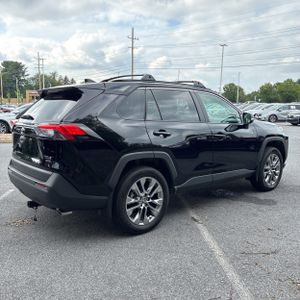 2024 Toyota RAV4 XLE PREMIUM photo 8