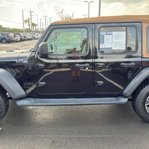 صورة 4 لـ 2020 JEEP WRANGLER UNLIMITED BLACK AND TAN