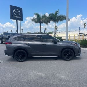 صورة 10 لـ 2023 Toyota HIGHLANDER XSE
