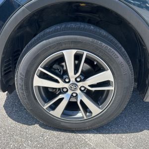 صورة 17 لـ 2018 Toyota RAV4 XLE