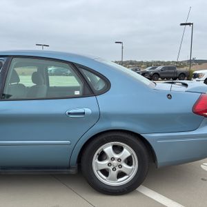 FORD TAURUS SE - 6