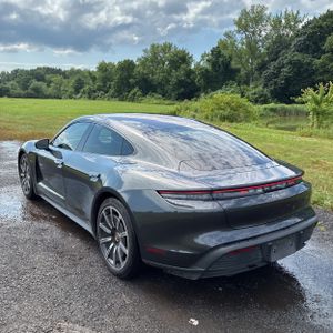 صورة 5 لـ 2021 Porsche TAYCAN BASE